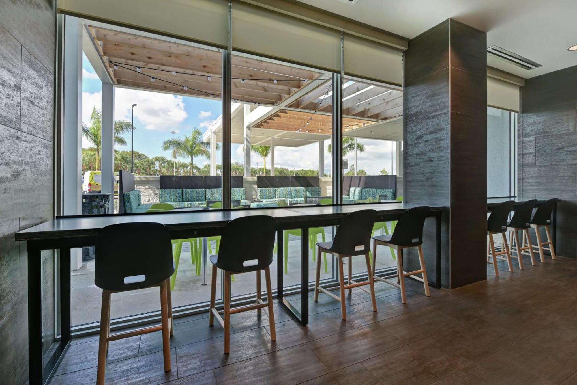 Home2 Suites By Hilton West Palm Beach Airport Cloud Lake Dış mekan fotoğraf